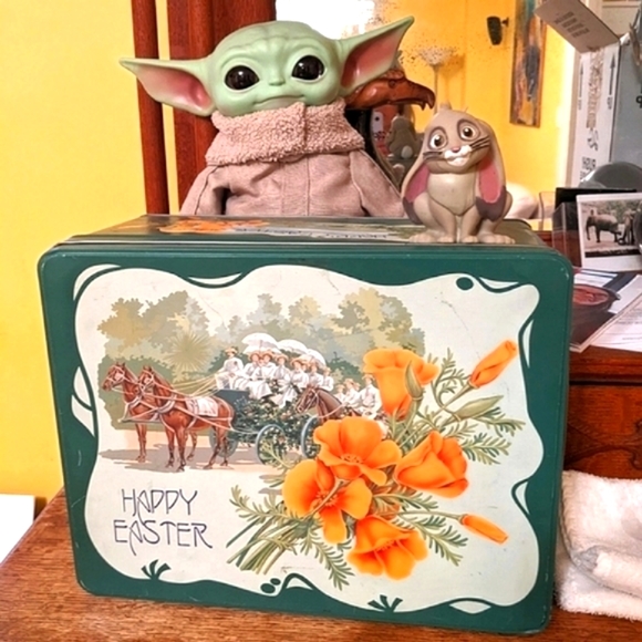 Vintage tin Easter basket bread box box Decor - Picture 10 of 16